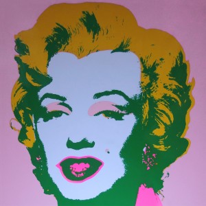 d’après Marylin. Table basse avec plateau revêtu d’une sérigraphie en couleur sur papier éditée par Sunday B. Morning. Table éditée par SBAF. Num 21/150